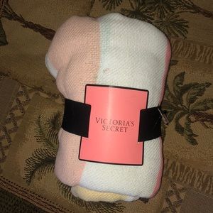 *NWT* Victoria’s Secret Beach Blanket